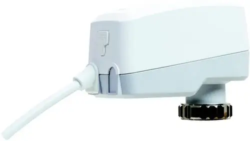 Motorischer Stellantrieb von IMI Hydronic Engineering in kompakter Bauform, mit Anschluss für eine Steuerleitung und Gewindeanschluss für die Montage.